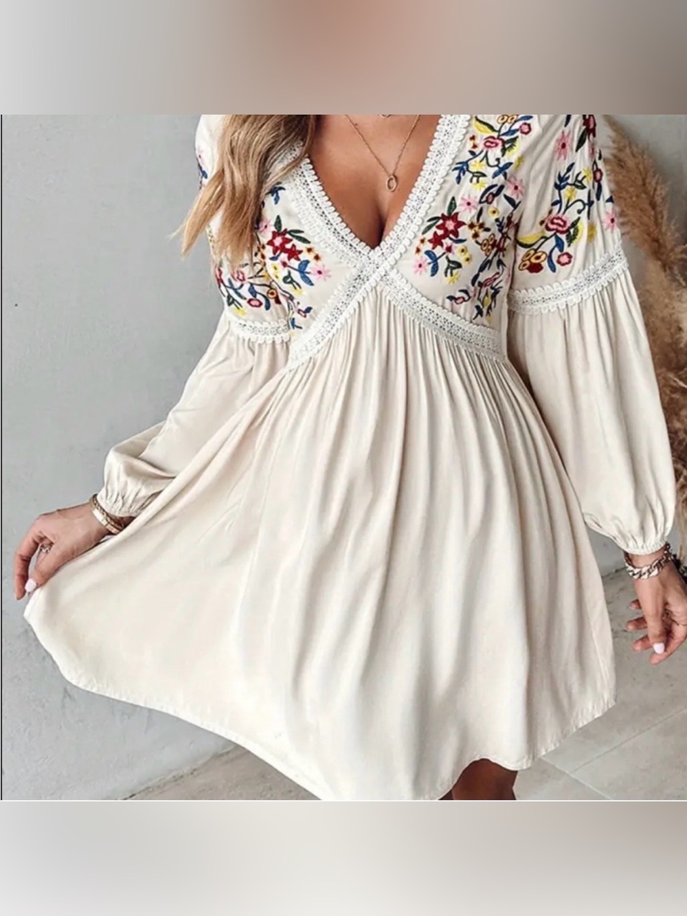 Poppy and Seed V-Neck pale Cream with florals long sleeved dress, size L, NWT.